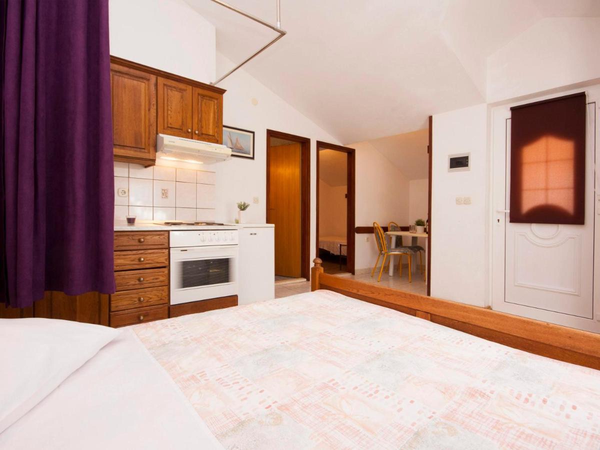 Apartments Skarpa 1601 Рогозница Екстериор снимка
