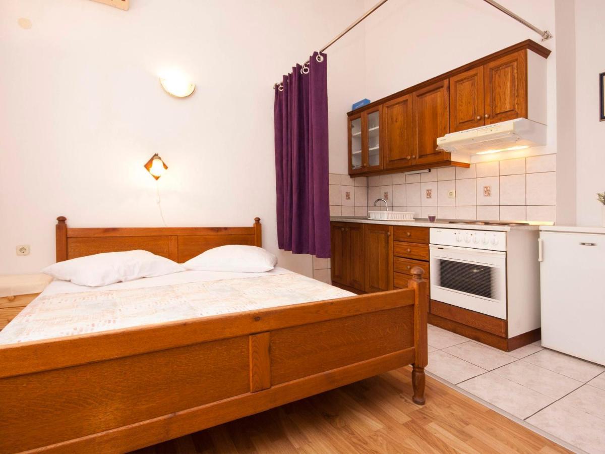 Apartments Skarpa 1601 Рогозница Екстериор снимка