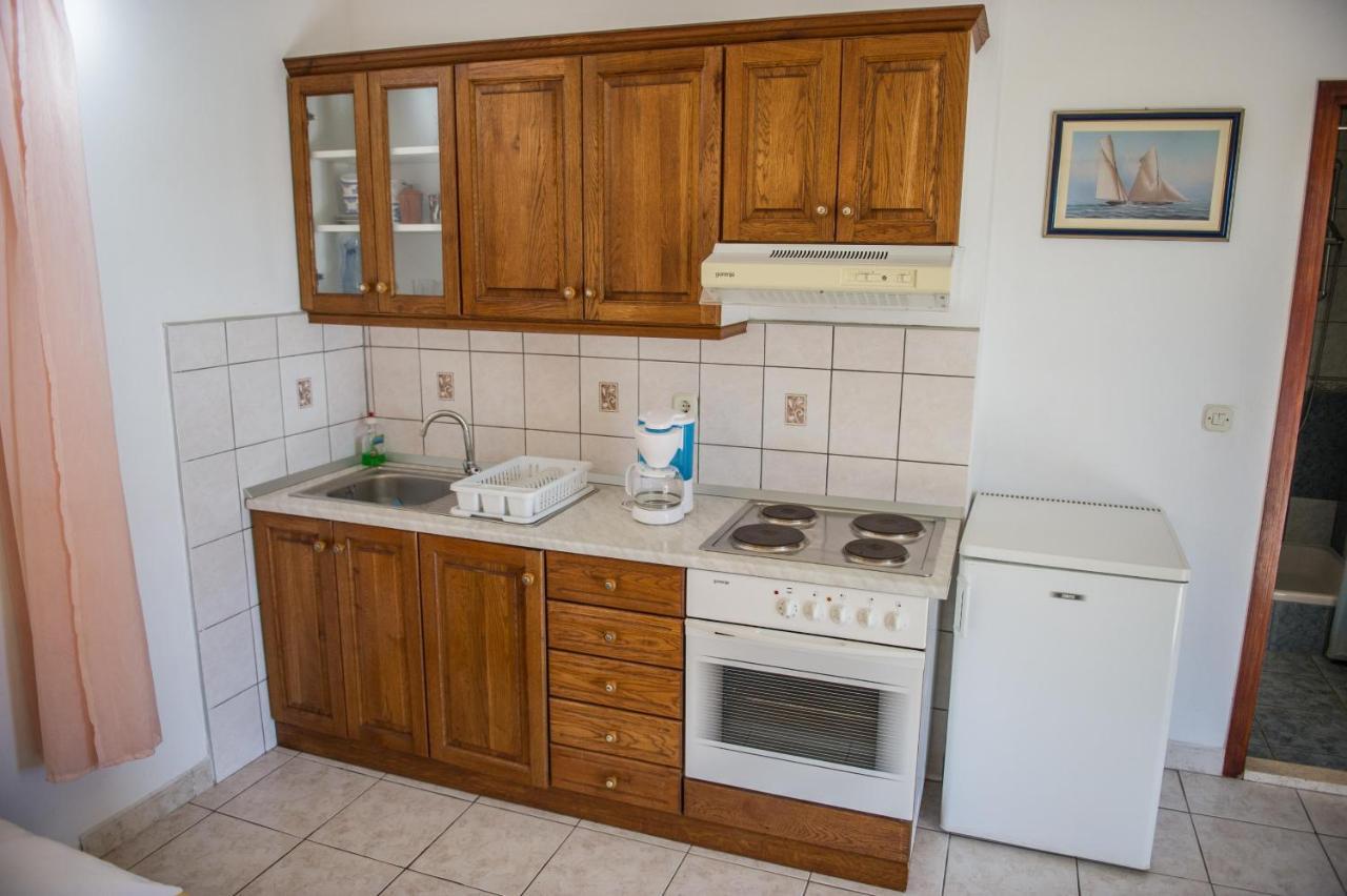 Apartments Skarpa 1601 Рогозница Екстериор снимка