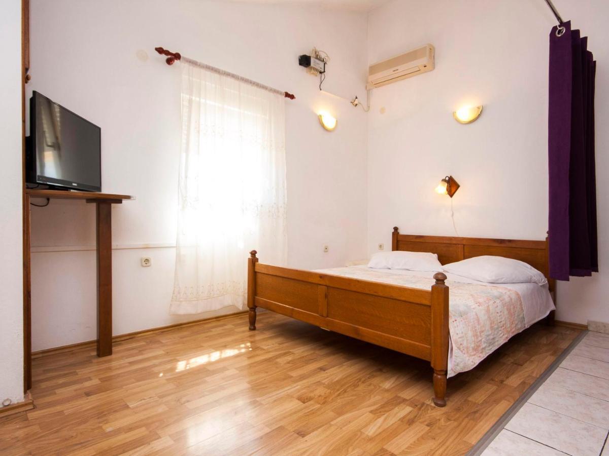 Apartments Skarpa 1601 Рогозница Екстериор снимка
