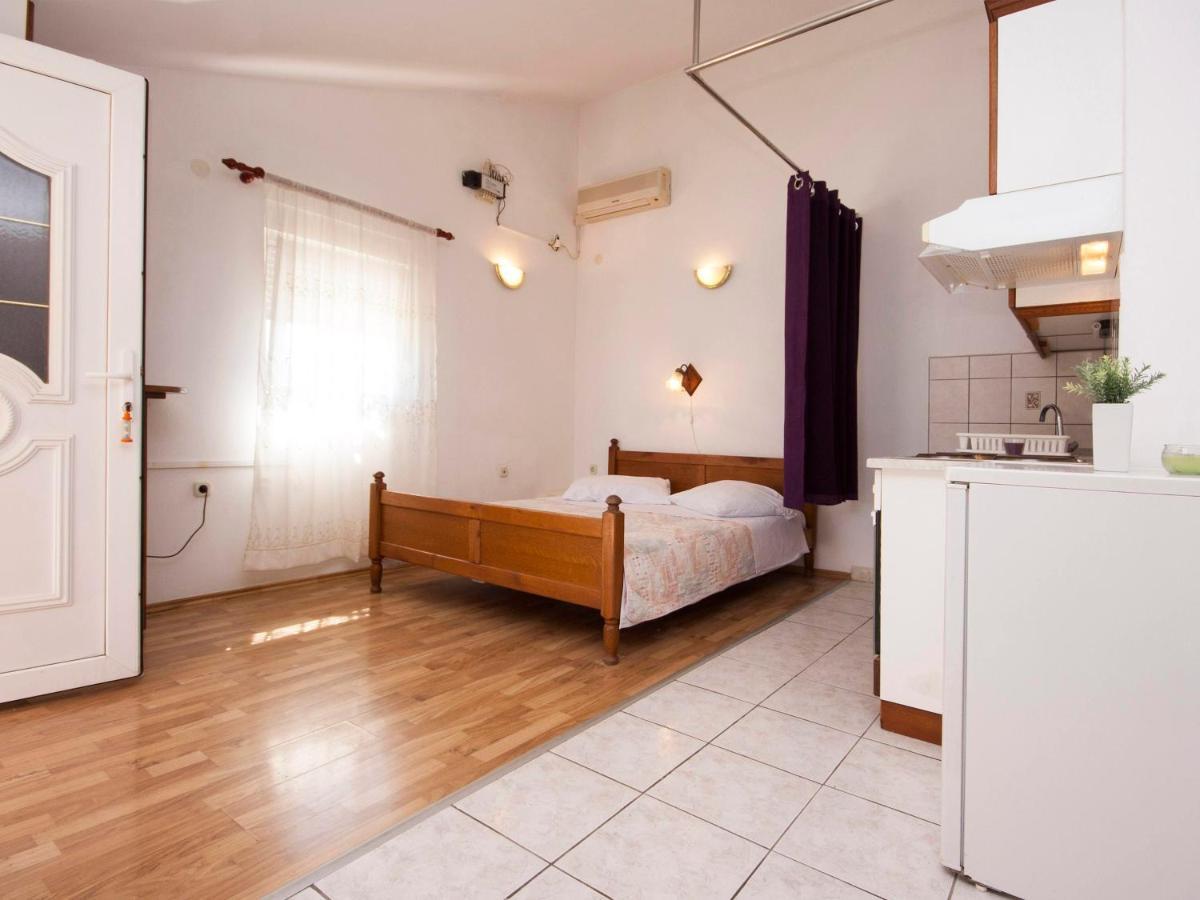 Apartments Skarpa 1601 Рогозница Екстериор снимка