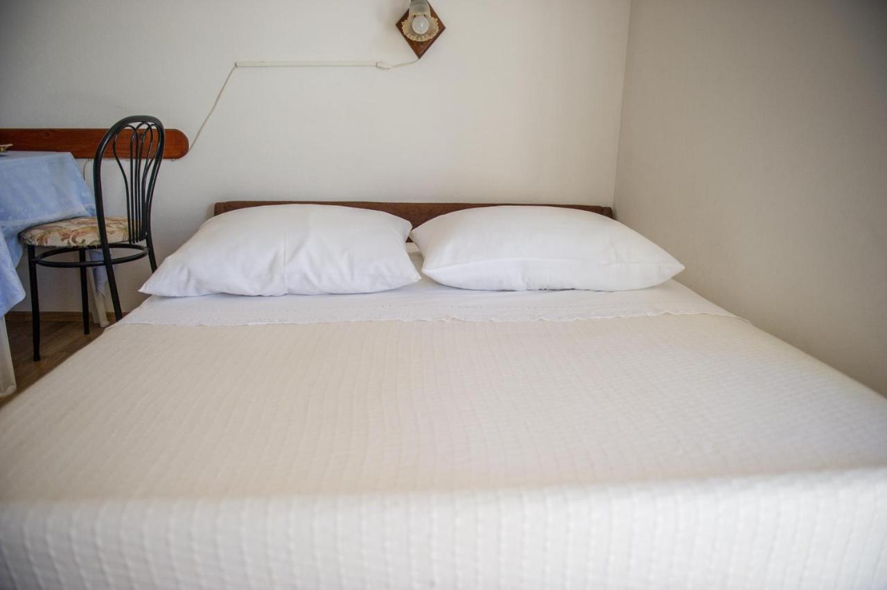 Apartments Skarpa 1601 Рогозница Екстериор снимка