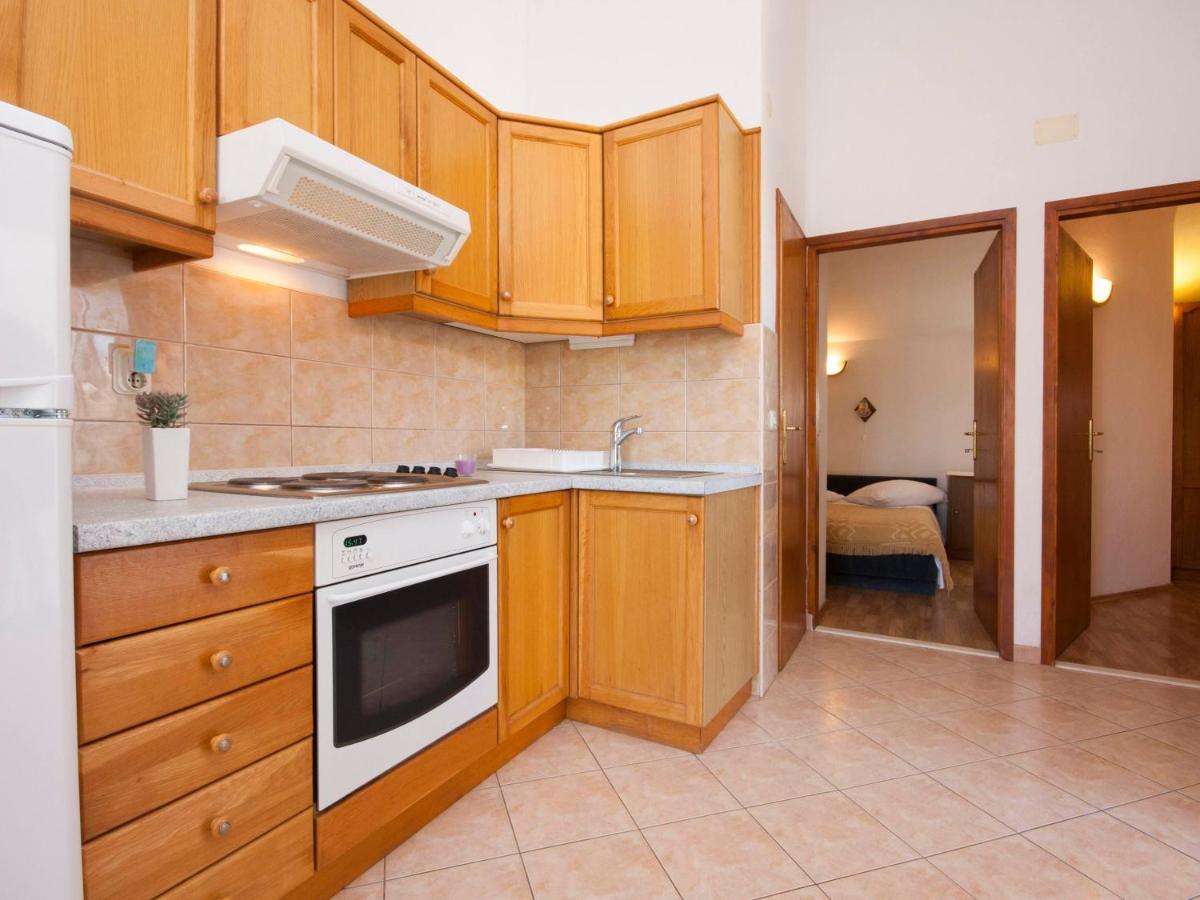 Apartments Skarpa 1601 Рогозница Екстериор снимка