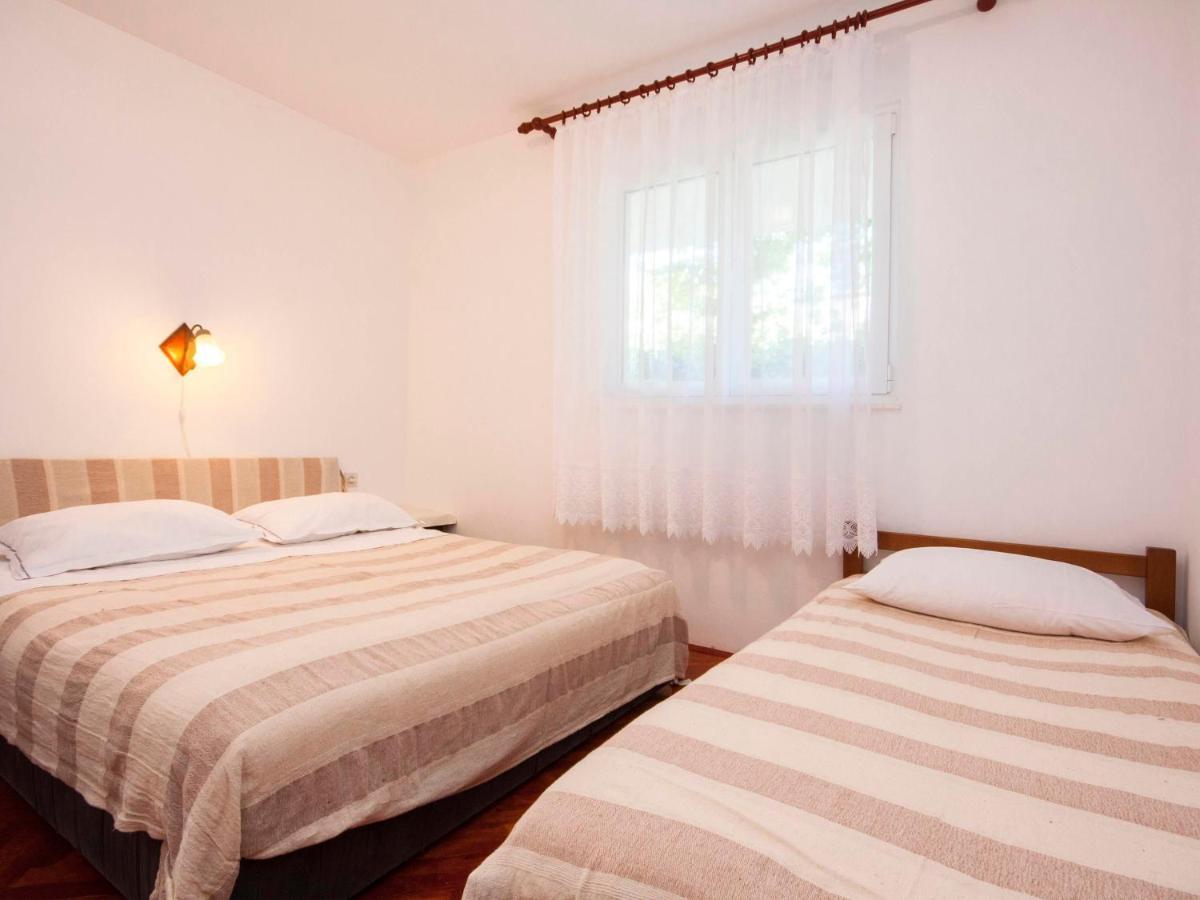 Apartments Skarpa 1601 Рогозница Екстериор снимка