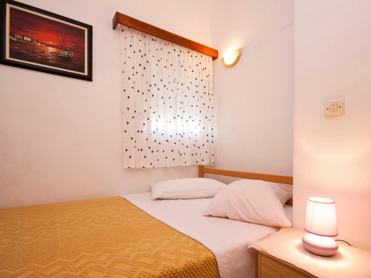 Apartments Skarpa 1601 Рогозница Екстериор снимка