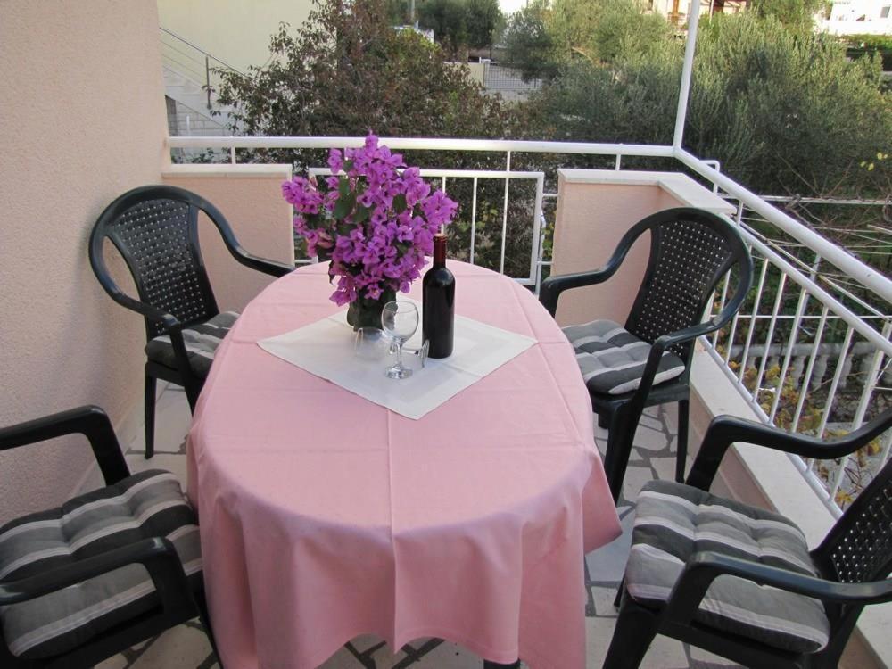 Apartments Skarpa 1601 Рогозница Екстериор снимка