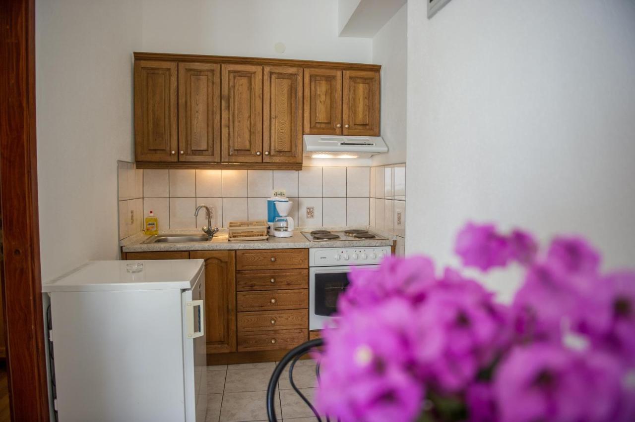 Apartments Skarpa 1601 Рогозница Екстериор снимка