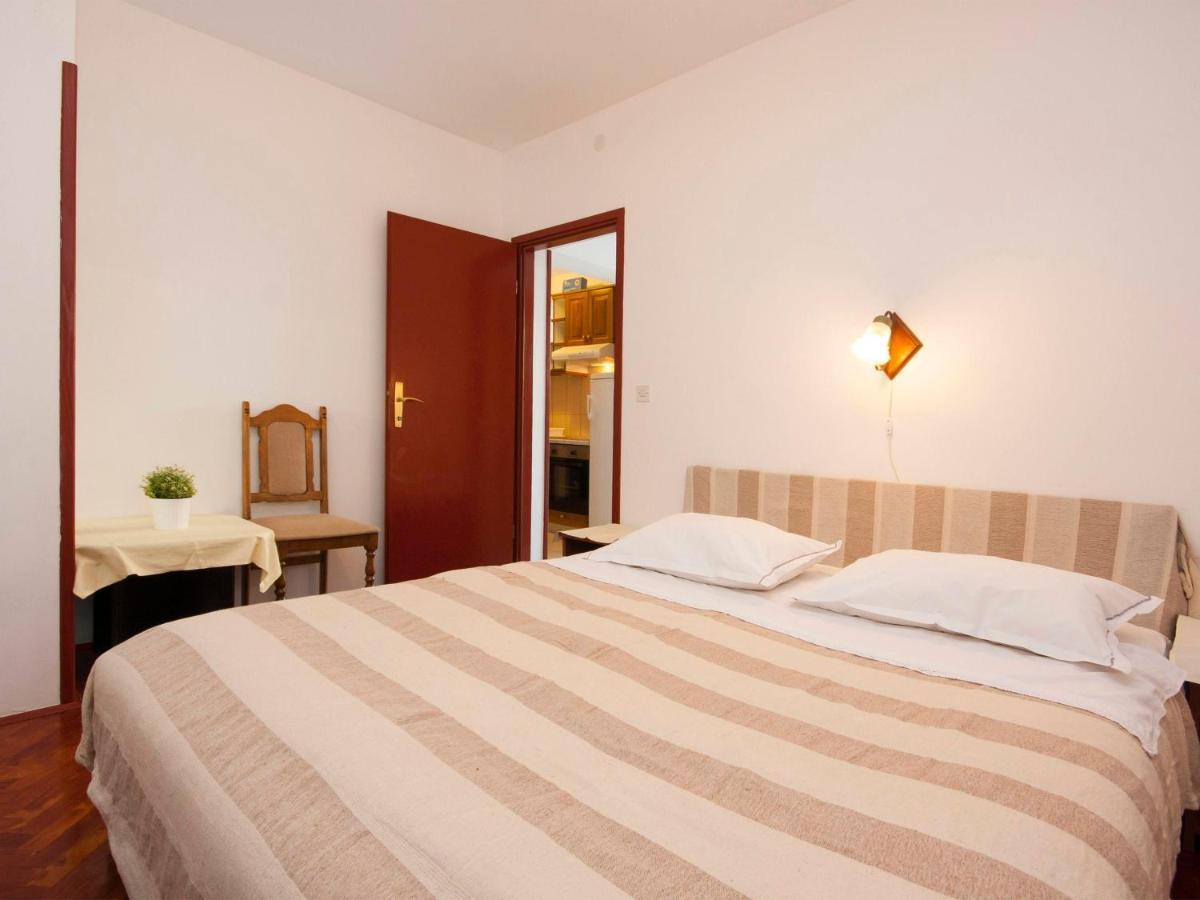 Apartments Skarpa 1601 Рогозница Екстериор снимка