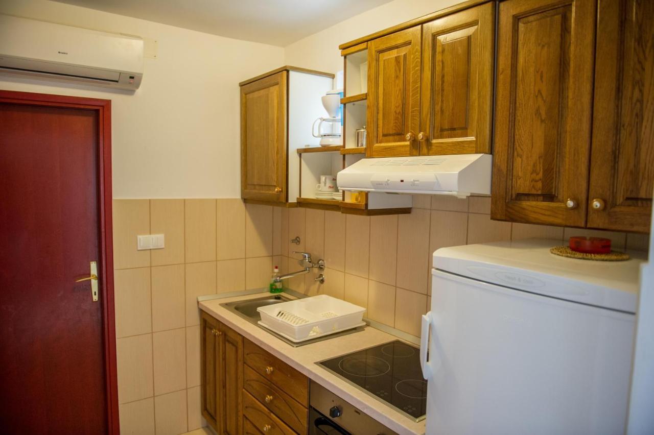 Apartments Skarpa 1601 Рогозница Екстериор снимка